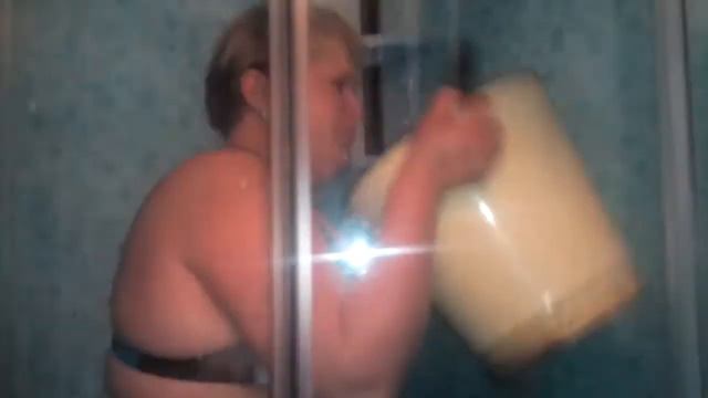 Обливание холодной водой . смотреть онлайн