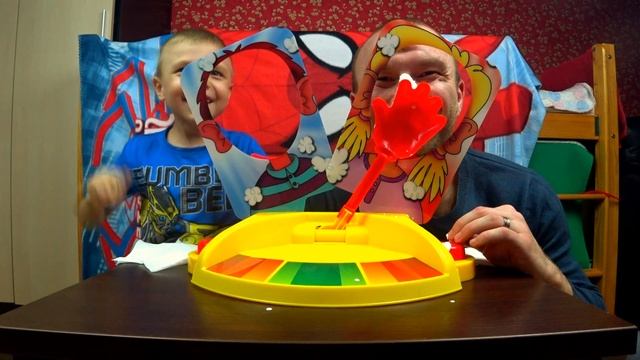 Пирог в лицо Поделись с другом PIE FACE SHOWDOWN GAME ЧЕЛЛЕНДЖ 2017 смотреть онлайн