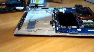 ДОПОЛНЕНИЕ. Не включается ноутбук Samsung NP300E5X, не реагирует на нажатие кнопки питания.