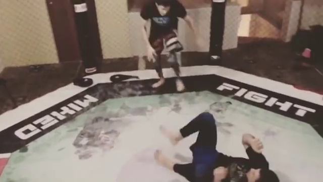 Тренировка Мурика в Fight Zone! Новые приёмы и хитрости! Хулигану готовят сюрпризы! смотреть онлайн