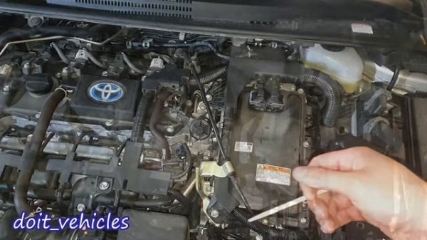 Toyota 1.8 Corolla Hybrid Engine Bay components locations / layout E210