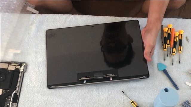 MacBook Pro 2017 LCD Replacement (A1707)