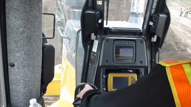 Bulldozer in Action - John Deere 1050K смотреть онлайн