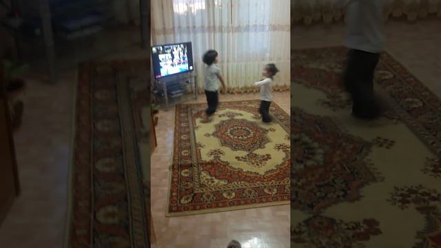 Лезгинка дома ))) смотреть онлайн