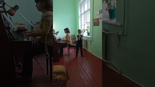 Сын играет на флейте смотреть онлайн
