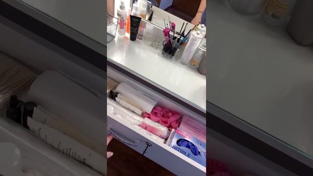 Зеркало с лампами и туалетный столик смотреть онлайн