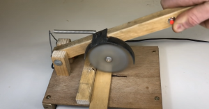 Как сделать мини циркулярную пилу самому?