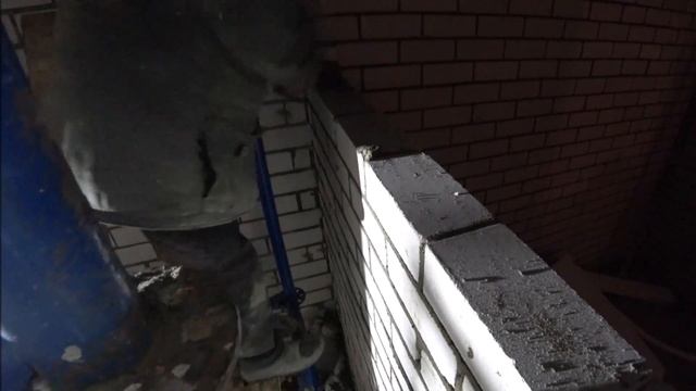 черновая кладка кирпича под мастерок и правило. смотреть онлайн
