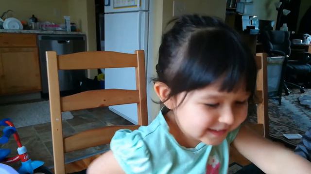 Жасмин рассказывает стихи из Библии (3 г и 4 мес) смотреть онлайн
