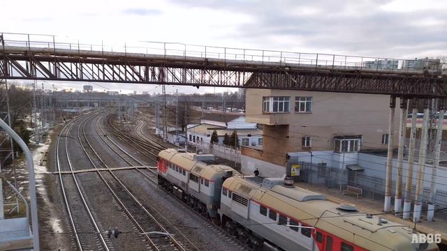Тепловоз 2М62У с грузовым поездом на ст. Царицыно смотреть онлайн