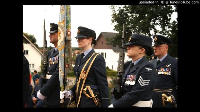 RAF Brize Norton Pilote Elizabeth Herbert over het Heidekruisje in Boxberg смотреть онлайн