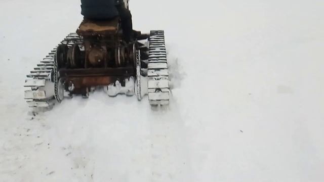 Самый самый первый выезд моего самодельного гусеничного трактора MINI DOZER смотреть онлайн