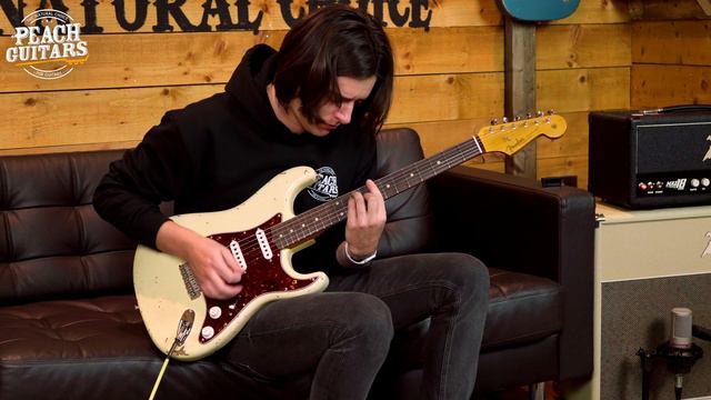 Fender Custom Shop '61 Strat Relic CC Hardware Vintage White смотреть онлайн