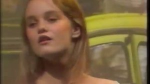 Vanessa Paradis   1988 02 23   Joe Le Taxi 1st UK TV @ The Roxy