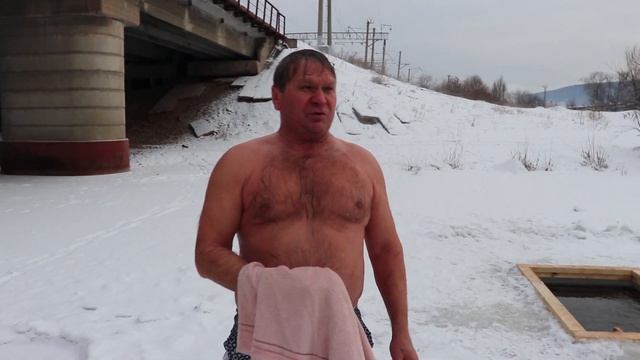 Моржи на льду. Открытие купального сезона прошло в Усть-Куте. смотреть онлайн
