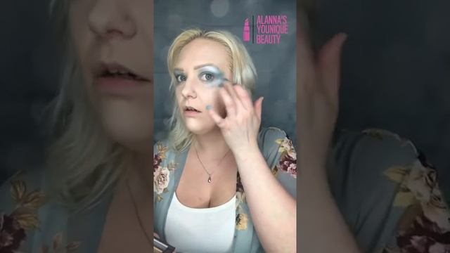 ?GROOVY BABY—1970S MAKEUP? смотреть онлайн