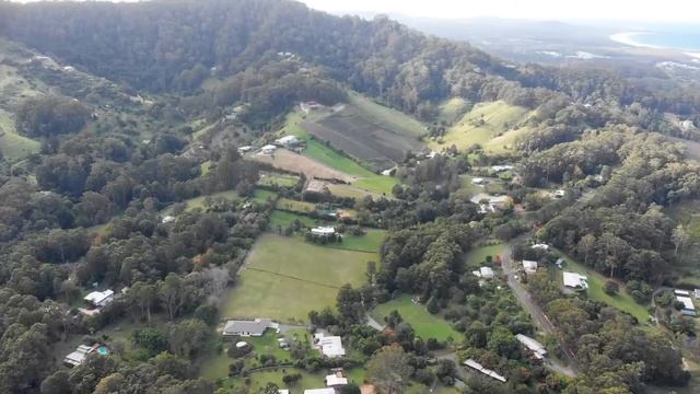 A great view of the Coffs Harbour hinterland. смотреть онлайн