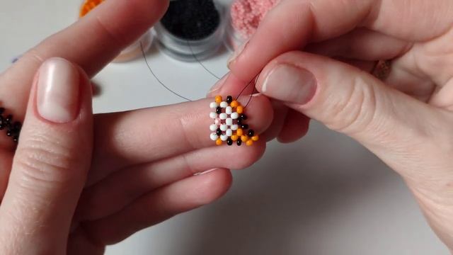 Фигурка котик из бисера в шапочке тигра в технике крестик смотреть онлайн