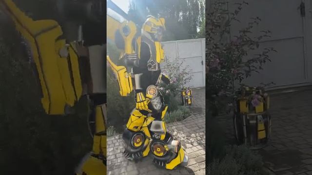 Приехали с Роботом Бамблби поздравлять Ваню с днём рождения ) - Аниматор Робот Бамблби Киев смотреть онлайн
