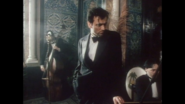 The Stranglers - Golden Brown смотреть онлайн