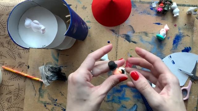 Лепим муми маму и папу из застывающего пластилина (часть 2) смотреть онлайн