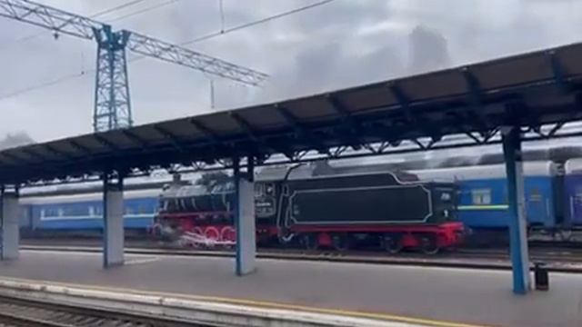 Старый паровоз Ж/Д вокзал Киев смотреть онлайн