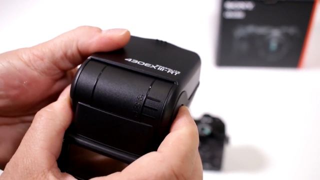 SONY ALPHA A6300 TUTORIAL | Can I Use My Canon Flash With This Camera? смотреть онлайн
