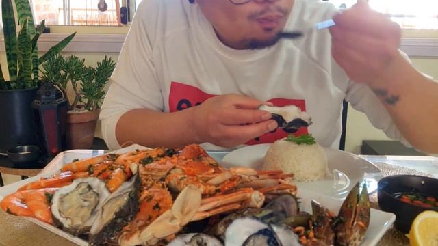 HOW TO COOK THE PERFECT MOUTH WATERING DIY SEAFOOD BOIL | MUKBANG смотреть онлайн