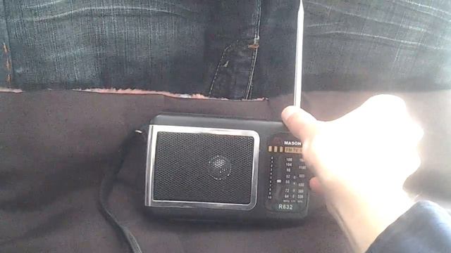 Радиоприемник Mason R632. Работа от двух пальчиковых аккумуляторов смотреть онлайн