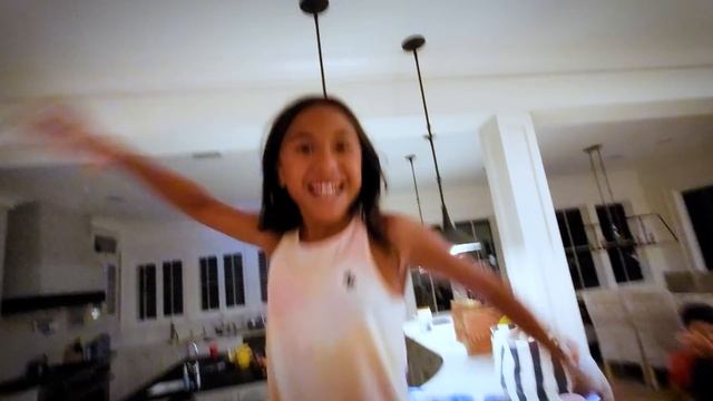 TIK TOK Food Hack! + Ghost Crabs Scare Hunt! ??=? (FV Family Beach House Vlog) смотреть онлайн