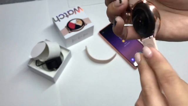 Samsung Galaxy Watch Active rose gold 2019 распаковка и первое включение смотреть онлайн