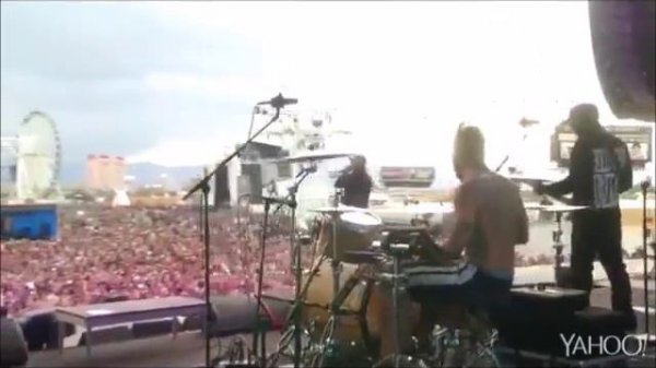 Hollywood Undead Live at Rock In Rio USA - Comin' In Hot