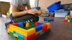 СТРОЮ ДОМИК из кубиков/ Я Спрятался/ Игровая