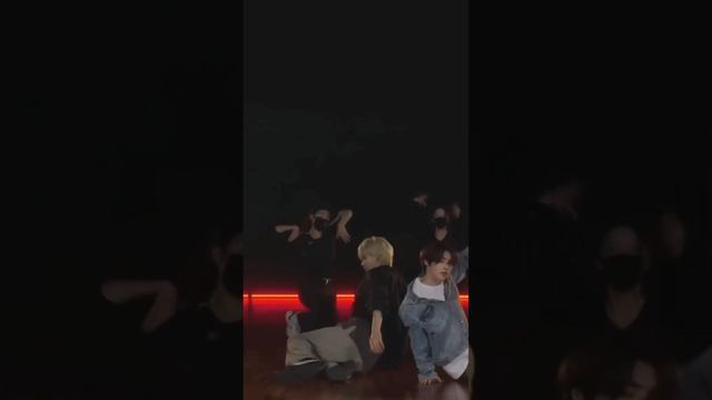 [Mirrored] ENHYPEN - "Bite Me" Dance Practice (Niki Focus) смотреть онлайн