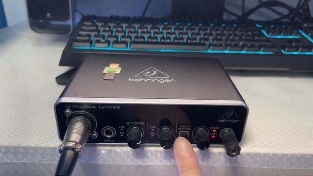 Behringer UMC22 USB Audio Interface for Recording, Streaming and Podcasting with XLR смотреть онлайн