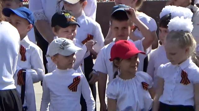 Поход к монументу "Тыл - фронту", подготовительные группы, Детский сад № 134 "Нотка" смотреть онлайн