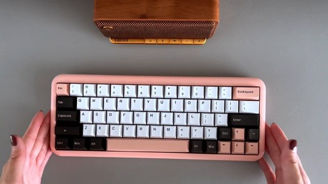 2022 MINIMALIST STUDENT DESK SETUP // UNBOXING EDIFIER MP230 SPEAKER & MELGEEK MOJO60 смотреть онлайн