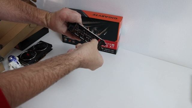 Unboxing three RX 5500 XT cards from Gigabyte, PowerColor and Sapphire смотреть онлайн