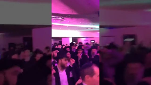 Танцует доктор технических наук, раввин Явков Лернер смотреть онлайн