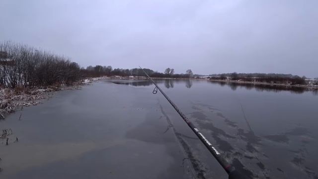 Тейл Спиннер с Алиэкспресс! Ловля щуки на озере перед ледоставом! смотреть онлайн