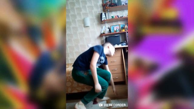 Когда ударил мизинец!!!!! смотреть онлайн