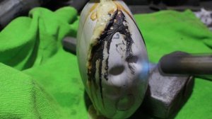 Откопай & Восстанови! Выпрямление вмятин на алюминиевой фляге Вермахта с помощью гороха и воды!