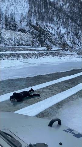 Как выдувает следы на льду у Якутии смотреть онлайн