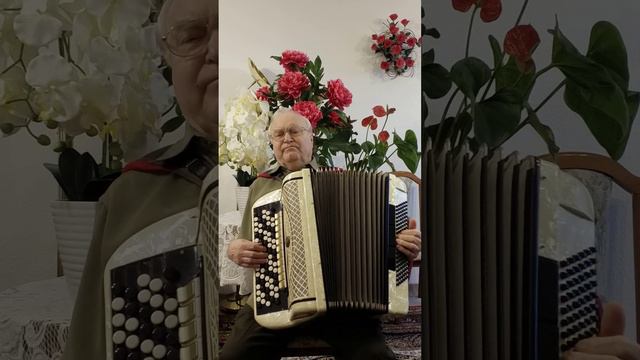 Тихо струится река серебристая... смотреть онлайн