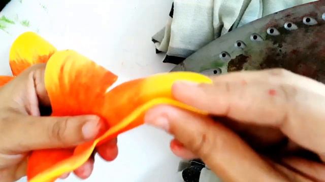 LÍRIO SEM FRISADOR PARA PESSOAS QUE NÃO TEM PRÁTICA COM FLORES EM E.V.A смотреть онлайн
