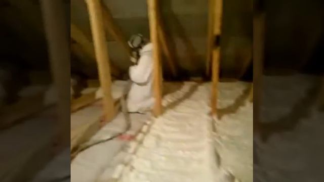 Утепление деревянного потолка пенополиуретаном. 2015 г.