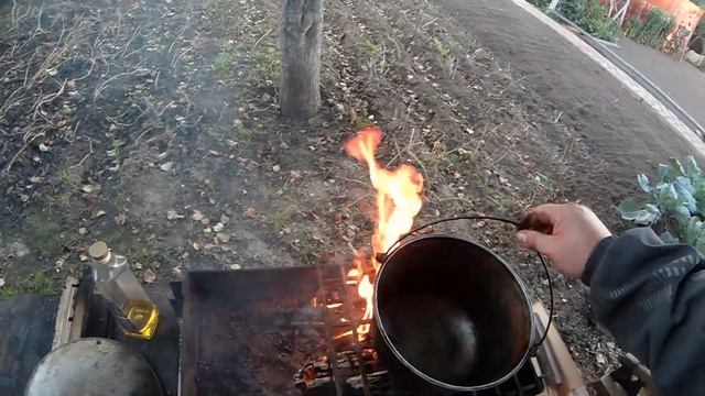 Шашлык в казане на костре смотреть онлайн