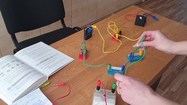 Лабораторная работа №5 по физике для 8 класса "Измерение напряжения на различных участках цепи" смотреть онлайн