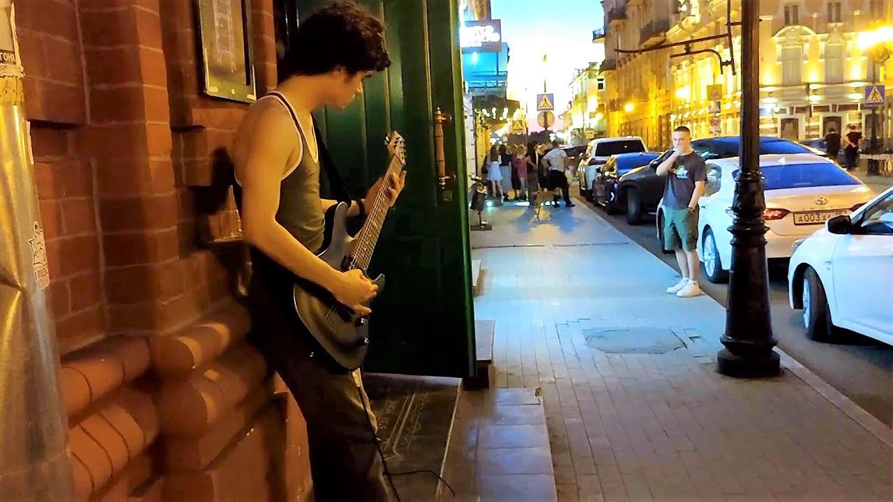 Знаменитый хит Metallica Master of Puppets в исполнении уличного музыканта Астрахани смотреть онлайн