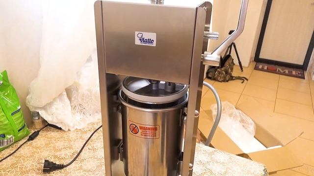 Колбасный шприц VIATTO SV3 ОБЗОР/ Как выдавить фарш из шприца до конца. смотреть онлайн
